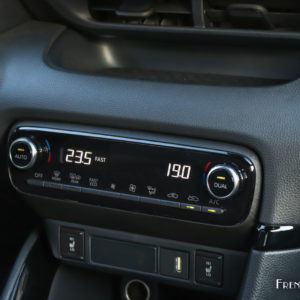 Photo climatisation automatique bi-zone Toyota Yaris IV Hybride