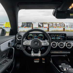 Photo poste de conduite Mercedes AMG CLA 45 S (2020)
