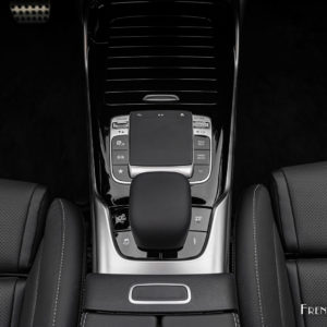 Photo console centrale Mercedes AMG CLA 45 S (2020)