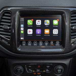 Photo Apple CarPlay écran tactile Jeep Compass 4xe (2020)