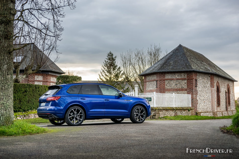 Photo 3/4 arrière Volkswagen Touareg R eHybrid 462 (2021)