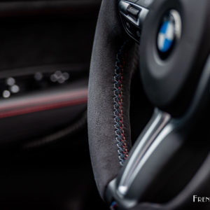 Photo détail surpiqûre volant BMW M2 CS (2021)