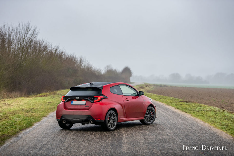 Photo 3/4 arrière Toyota GR Yaris (2021)