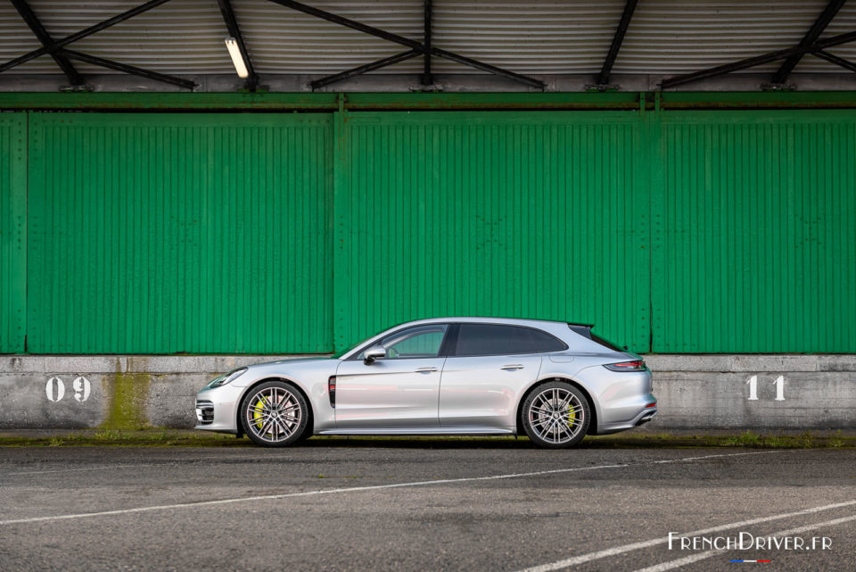Photo profil Porsche Panamera Sport Turismo 4S E-Hybrid (2021)