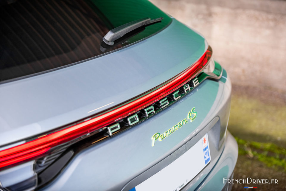 Photo sigle Porsche Panamera Sport Turismo 4S E-Hybrid (2021)