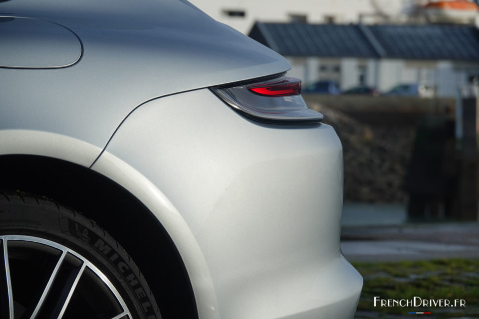 Photo aile arrière Porsche Panamera Sport Turismo 4S E-Hybrid (