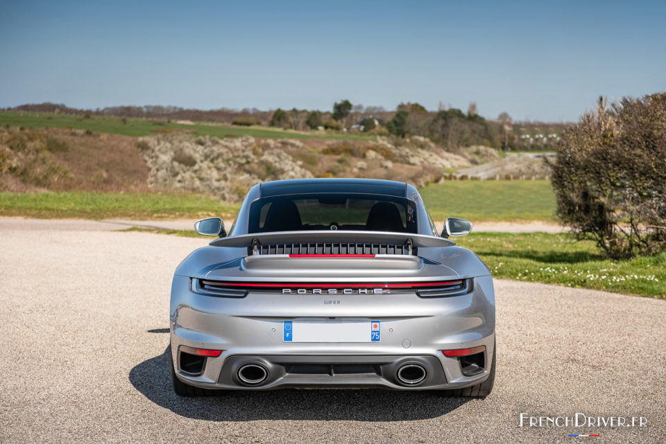 Photo face arrière Porsche 911 (992) Turbo S (2021)