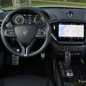 Photo poste de conduite Maserati Ghibli Hybrid (2021)