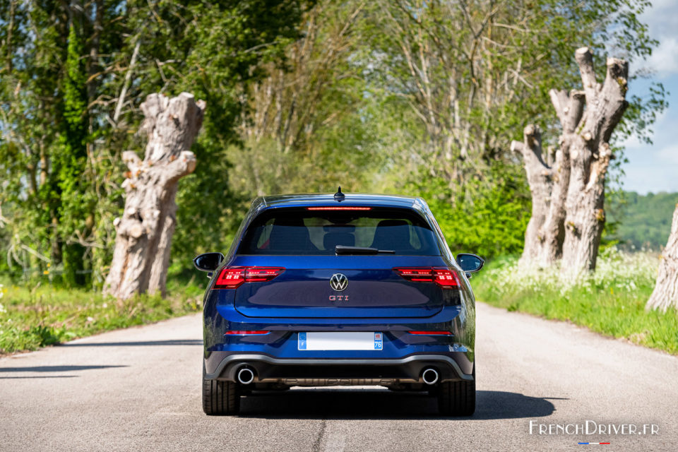 Photo face arrière Volkswagen Golf GTI 245 (2021)