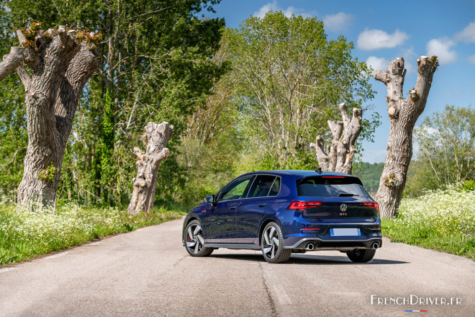 Photo 3/4 arrière Volkswagen Golf GTI 245 (2021)