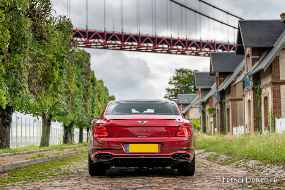 Photo face arrière Bentley Flying Spur V8 550 (2021)