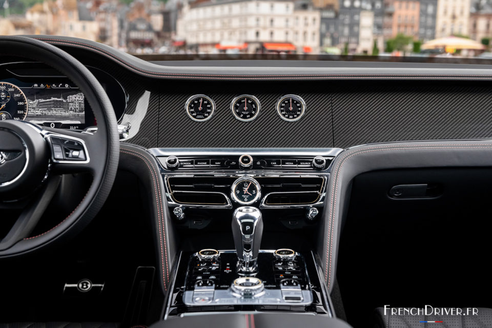 Photo détail console centrale Bentley Flying Spur V8 550 (2021)
