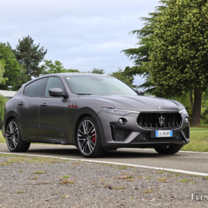 Photo 3/4 avant Maserati Levante Trofeo (2021)