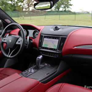 Photo intérieur cuir Maserati Levante Trofeo (2021)