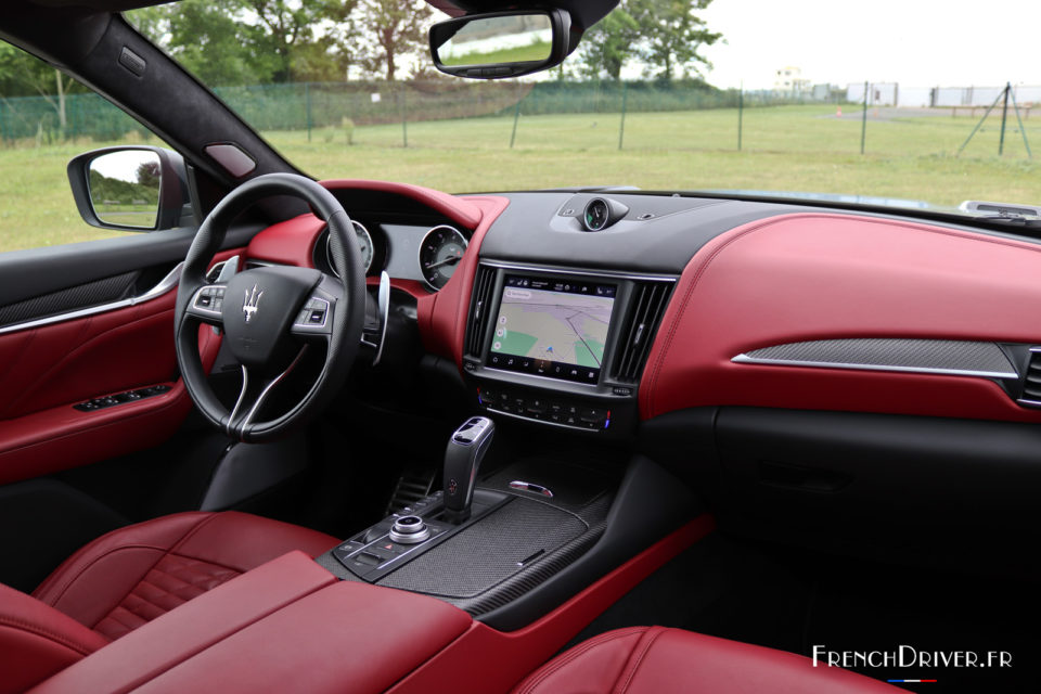 Photo intérieur cuir Maserati Levante Trofeo (2021)