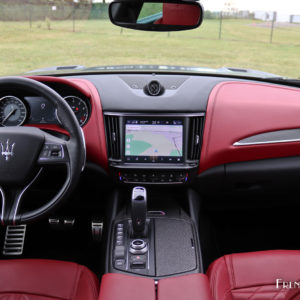 Photo tableau de bord Maserati Levante Trofeo (2021)