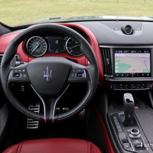 Photo poste de conduite Maserati Levante Trofeo (2021)