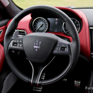 Photo volant cuir Maserati Levante Trofeo (2021)