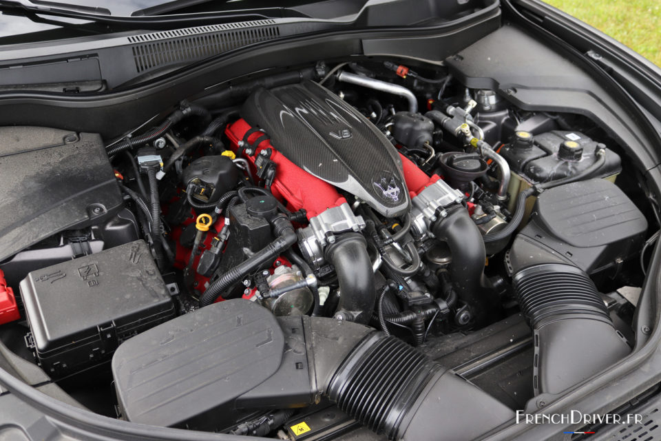 Photo moteur essence 3.8 V8 bi-turbo 580 ch Maserati Levante Tro