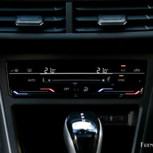Photo climatisation automatique bi-zone Volkswagen Polo VI resty