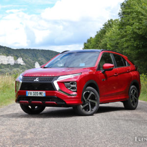 Photo 3/4 avant Mitsubishi Eclipse Cross PHEV (2022)