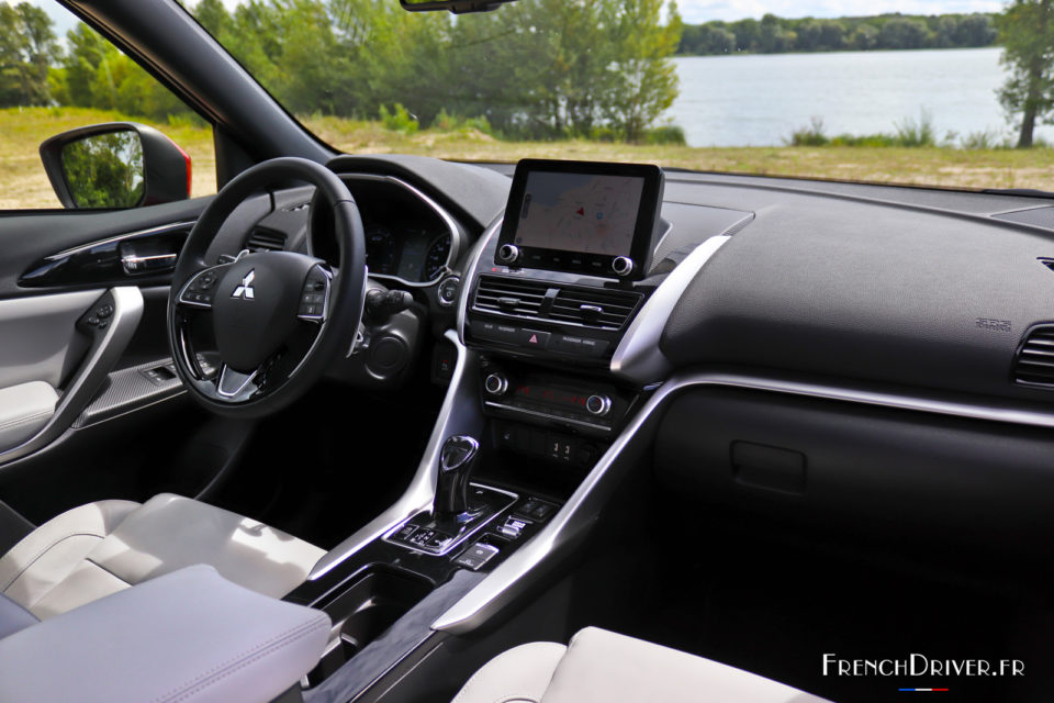 Photo intérieur cuir Mitsubishi Eclipse Cross PHEV (2022)