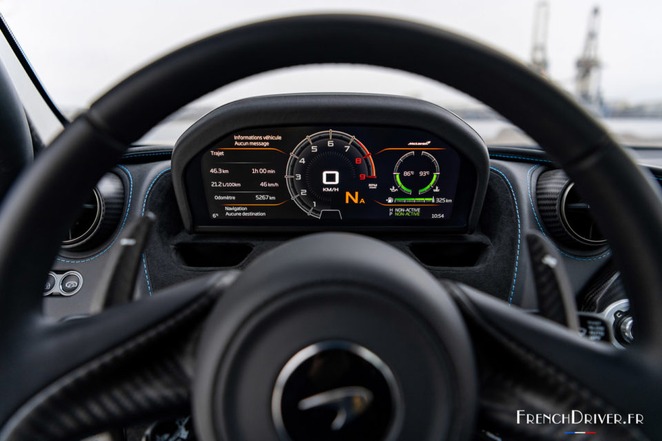 Photo combiné compteurs McLaren 765LT Spider (2022)