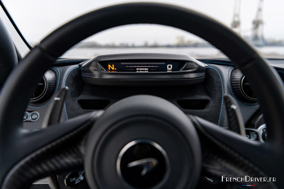 Photo combiné fermé McLaren 765LT Spider (2022)