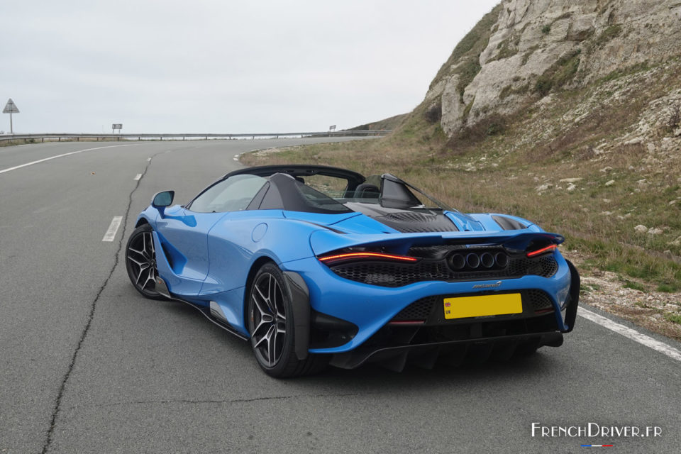 Photo route McLaren 765LT Spider (2022)