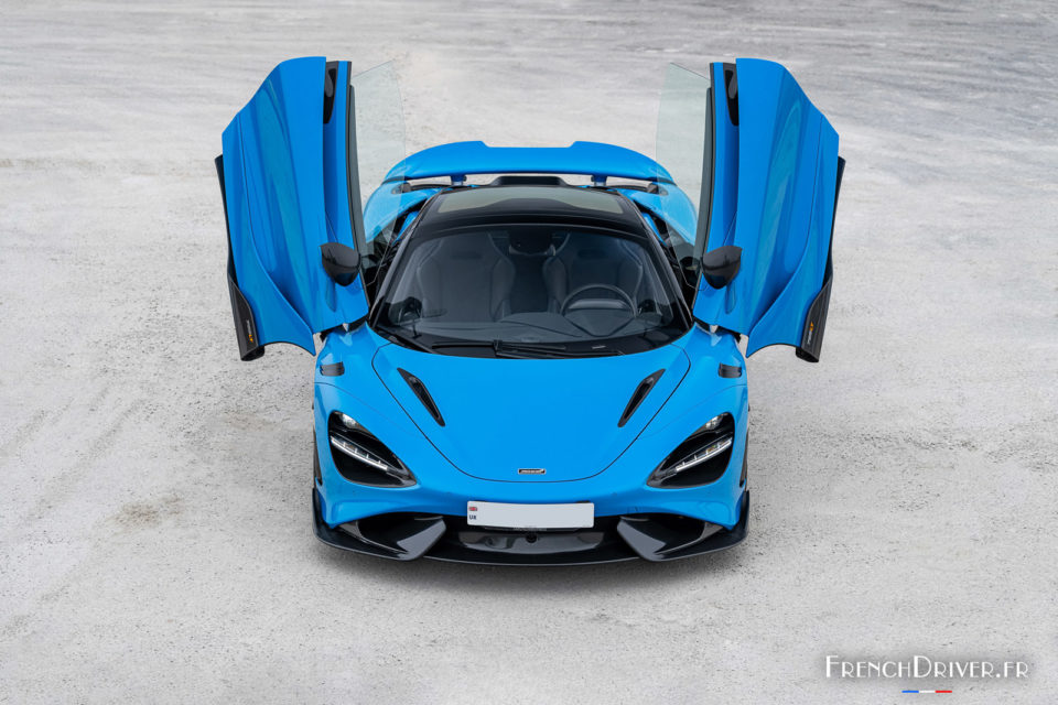 Photo face avant portes ouvertes McLaren 765LT Spider (2022)