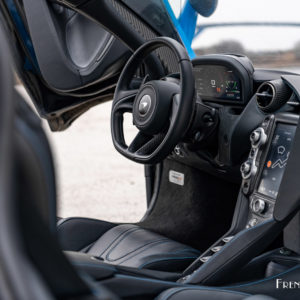 Photo poste de conduite McLaren 765LT Spider (2022)