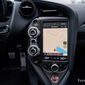 Photo navigation GPS écran tactile McLaren 765LT Spider (2022)
