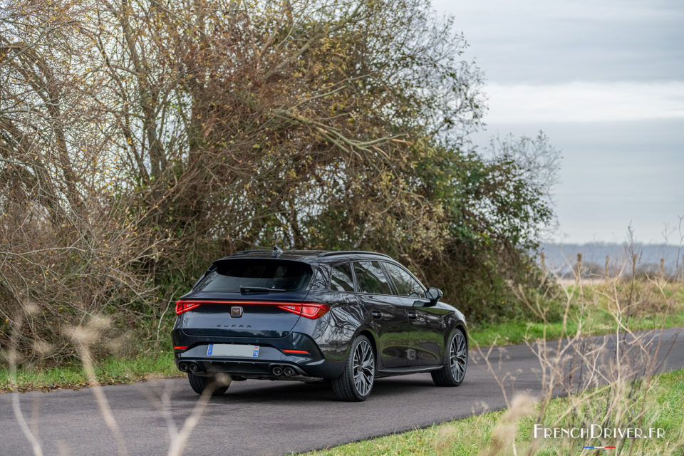 Photo 3/4 arrière Cupra Leon VZ 300 (2022)