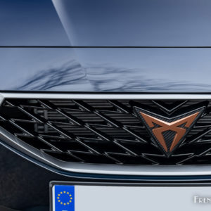 Photo calandre avant chromée Cupra Leon VZ 300 (2022)