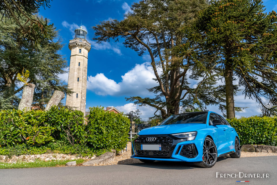 Photo 3/4 avant statique Audi RS 3 Sportback (2022)