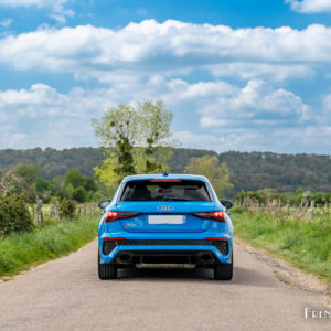 Photo face arrière route Audi RS 3 Sportback (2022)