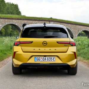 Photo face arrière Opel Astra L (2022)