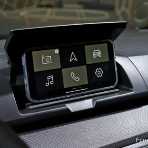 Photo Dacia Media Control application smartphone (2022)