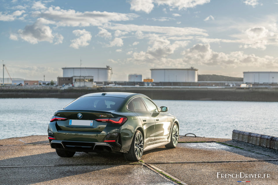 Photo arrière BMW i4 M50 (2022)