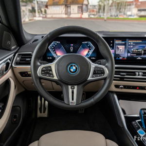 Photo poste de conduite BMW i4 M50 (2022)