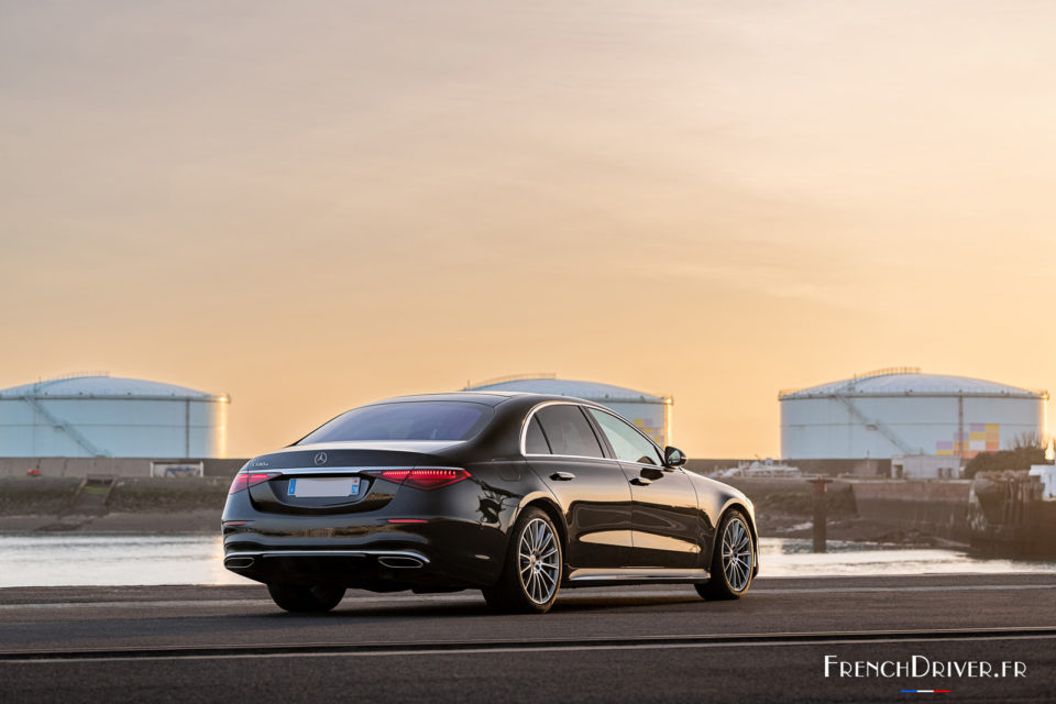 Photo 3/4 arrière Mercedes Classe S 580e Limousine (2023)