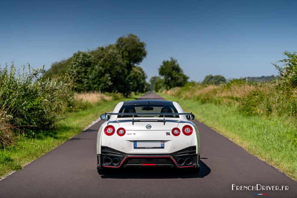 Photo face arrière Nissan GT-R Nismo R35 (2022)