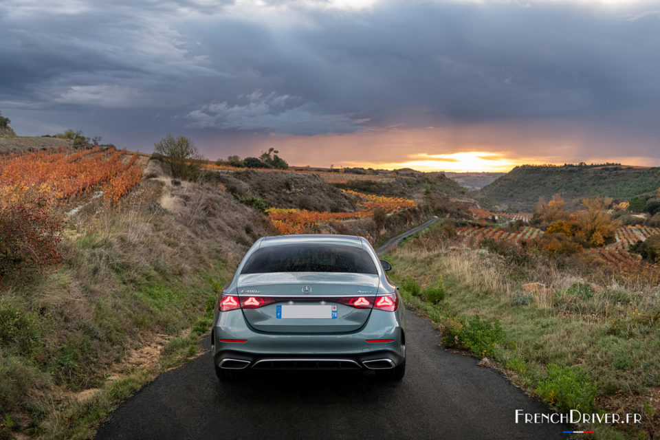 Photo face arrière Mercedes Classe E 400 e (2023)