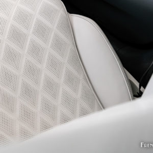Photo garnissage cuir blanc Mercedes Classe E 400 e (2023)