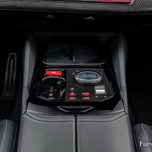 Photo console centrale BMW M5 G60 (2025)
