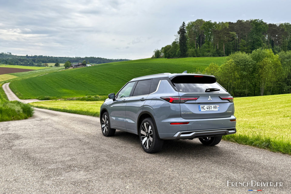 Photo Mitsubishi Outlander IV PHEV (2025)