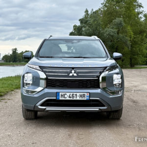Photo face avant Mitsubishi Outlander IV PHEV (2025)
