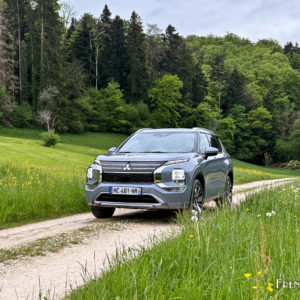 Photo Instyle+ Mitsubishi Outlander IV PHEV (2025)