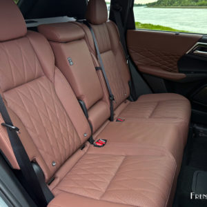 Photo sièges arrière cuir Moka Mitsubishi Outlander IV PHEV (2025)