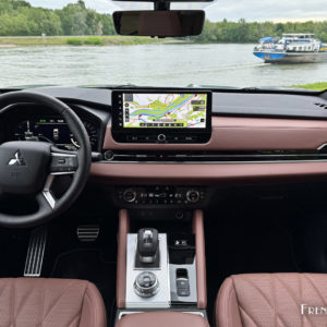 Photo tableau de bord Mitsubishi Outlander IV PHEV (2025)